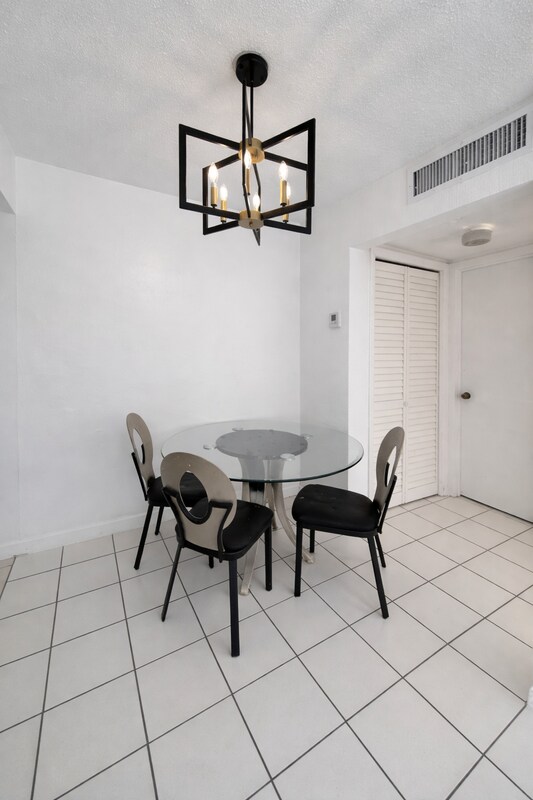 Foto del edificio - 623 NE 2nd St