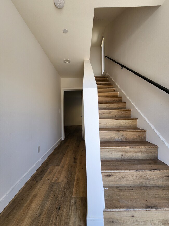 Foto del edificio - 543 N Kingsley Dr