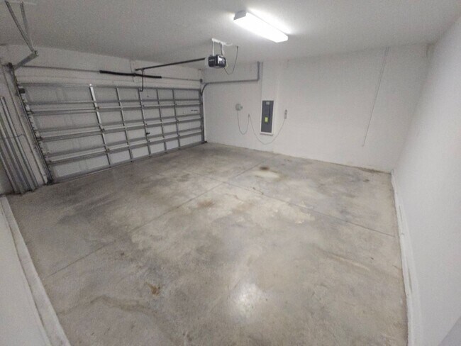 Foto del edificio - Gorgeous 5-Bedroom, 2.5-Bathroom Home in Riverview