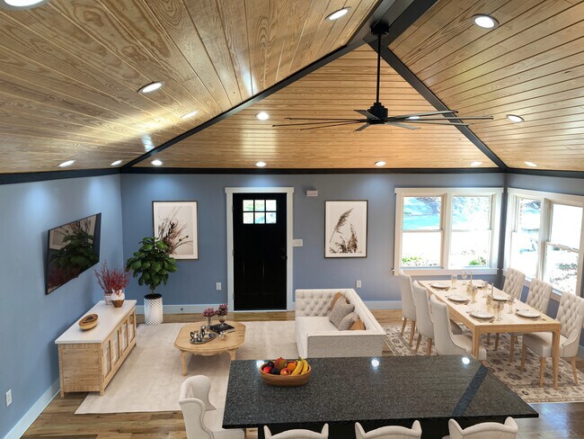 Building Photo - 208 N Sunset Dr