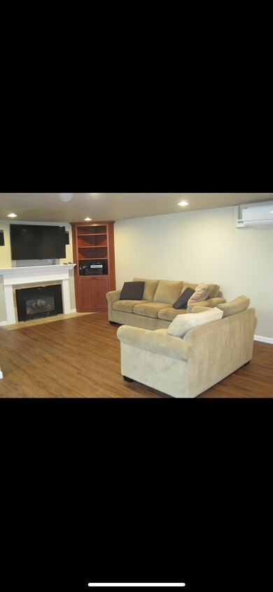 Basement unit - 20010 Marine View Dr SW