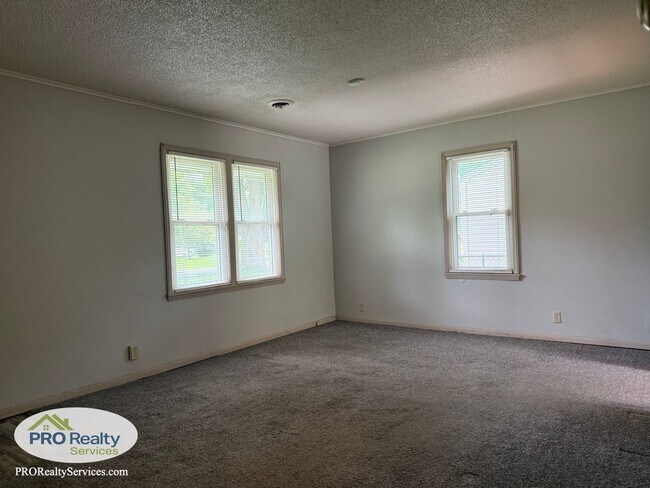Foto del edificio - 2 Bedroom Home with a Large Fenced in Yard