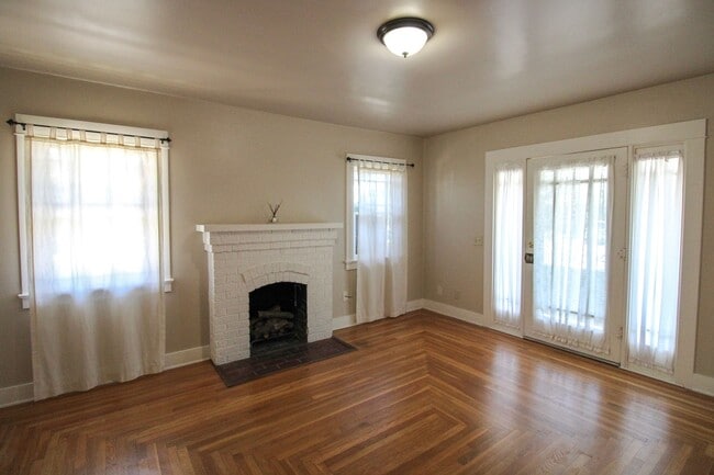 Foto del edificio - 2 Bedroom Bungalow Downtown SLO with Garage