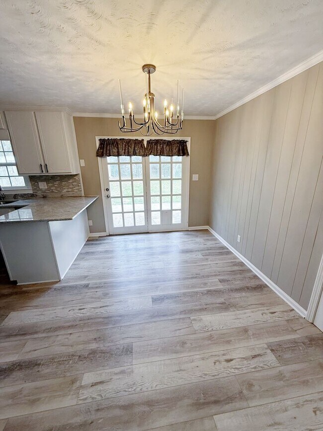 Building Photo - Cozy, Contemporary Living in a Quiet Community!