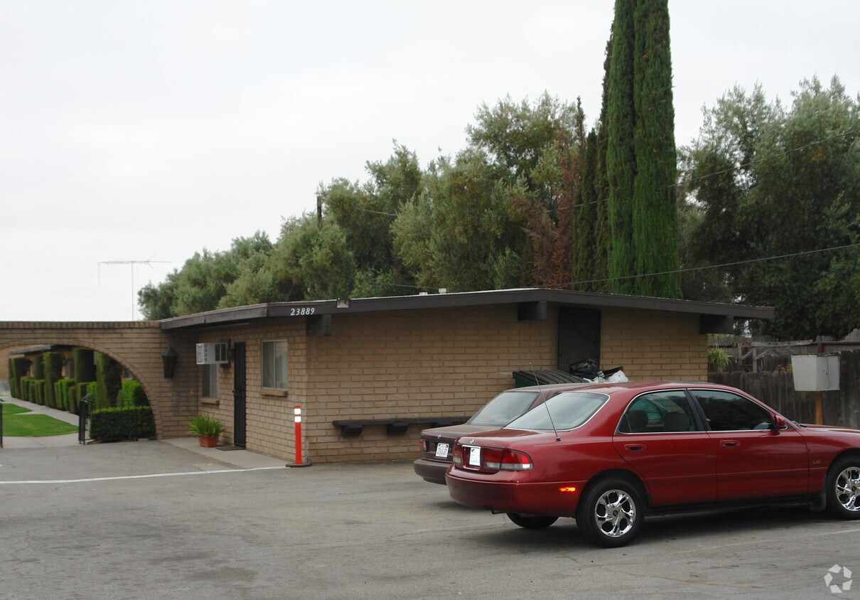 Primary Photo - 23889 Hemlock Ave