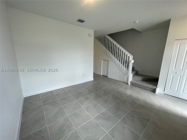 Building Photo - 2568 SE 25th Ct