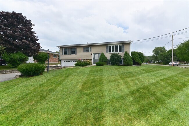 Building Photo - 34 Riverview Ave
