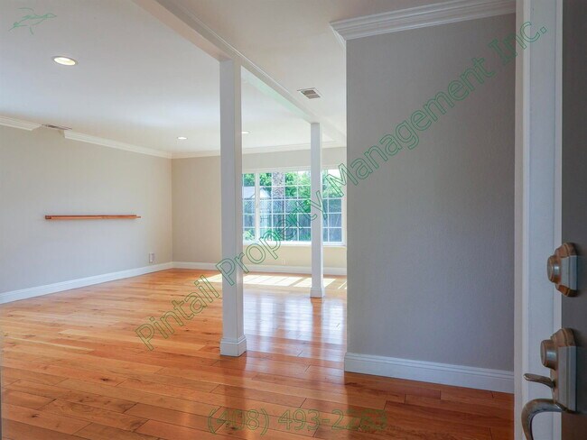 Foto del edificio - 5950 Cabral Ave