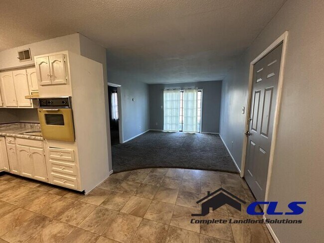 Building Photo - 626 E Curry Dr