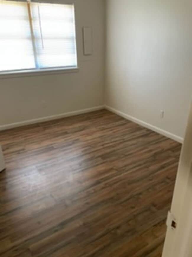 Building Photo - NICE HOME IN THE RIDGECREST AREA. PETS NEGOTIABLE WITH OWNERS APPROVALINS