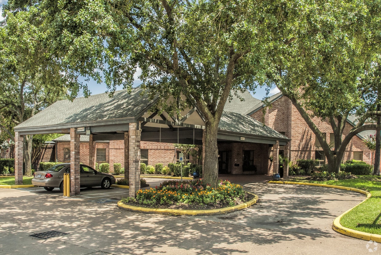 Primary Photo - Tarrytowne Estates