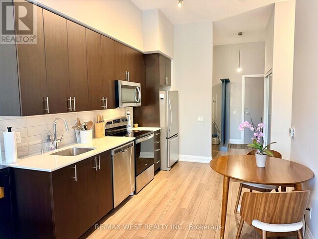 Photo du bâtiment - 3121 Sheppard Ave E