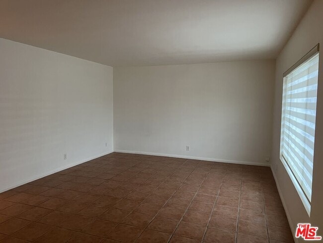 Foto del edificio - 469 W 19th St