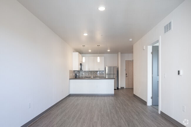 1BR, 1BA - 715SF - The Overland