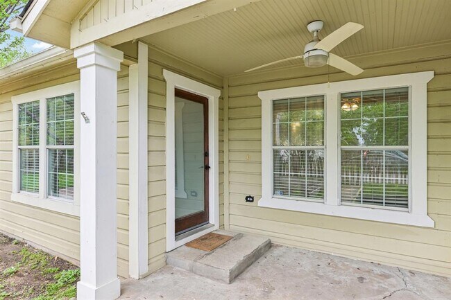 Foto del edificio - 903 Chote Ave