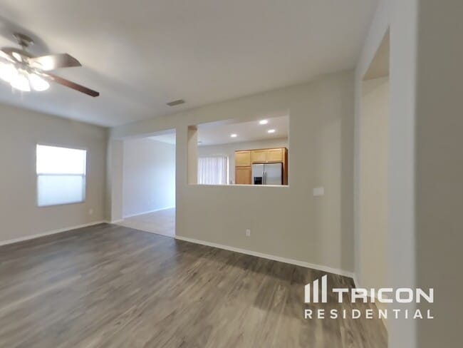 Foto del edificio - 374 E Yellow Wood Ave