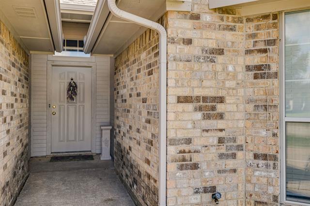 Building Photo - 920 Meadow Cir S
