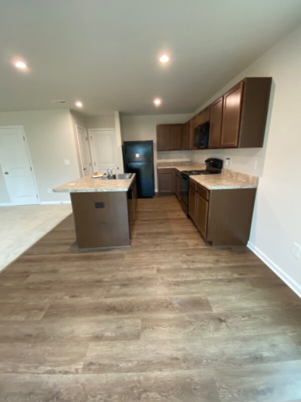 Foto del edificio - 420 Harmony Hl Trl