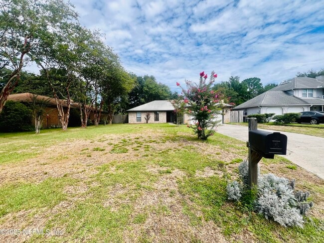 Building Photo - 8456 Bandera Cir W