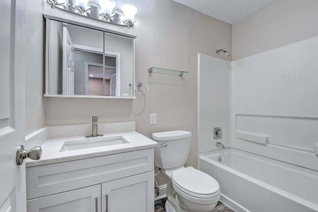 Renovated Bavarian- Bath - Hidden Creek