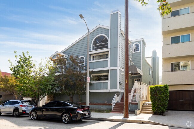 Foto del edificio - 4211 Arch Dr