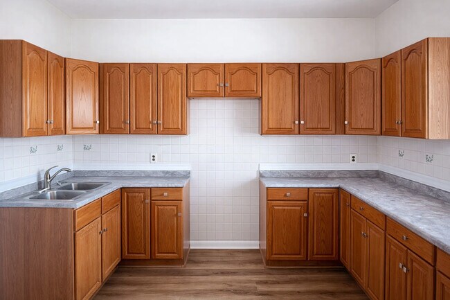 Building Photo - 1539 W 71st St