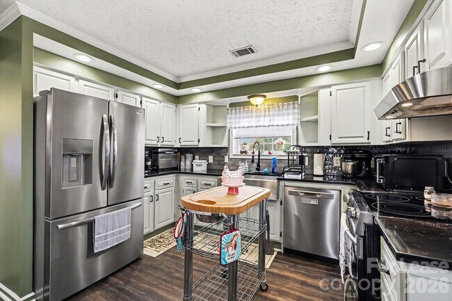 Foto del edificio - 2166 Statesville Hwy