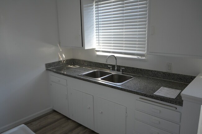 Foto del edificio - 11662 Chandler Blvd