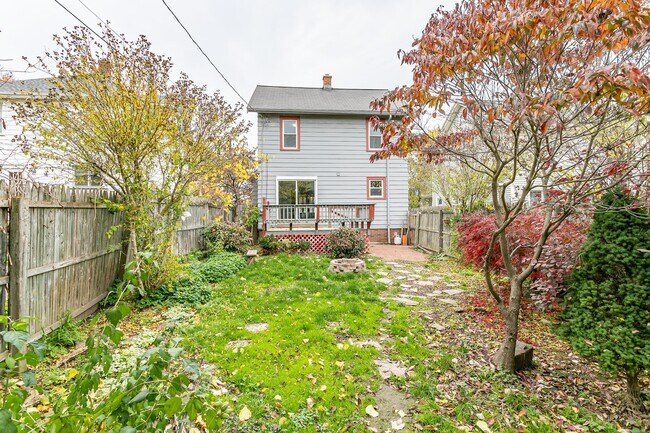 Building Photo - 347 Laurelton Rd