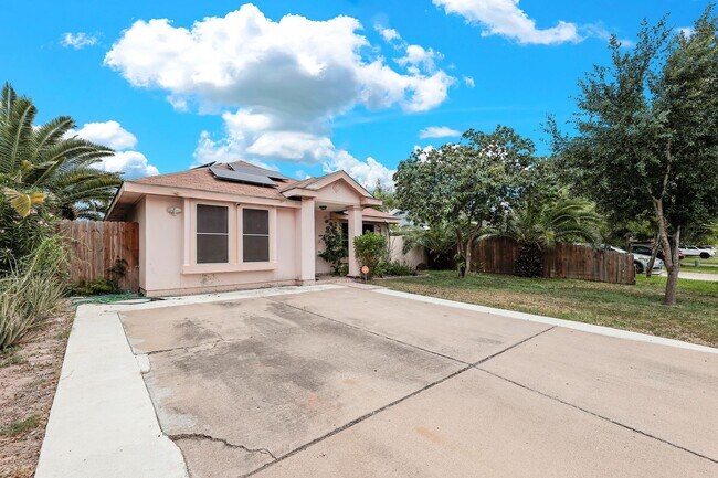 Foto del edificio - FULLY FURNISHED! ALL APPLIANCES INCLUDED!