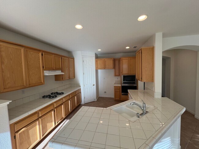 Foto del edificio - Beautiful Home in Cameron Park with Pool and Greenbelt Views!