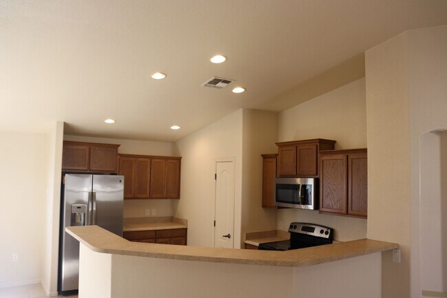 Building Photo - Home in Holiday Community Resort