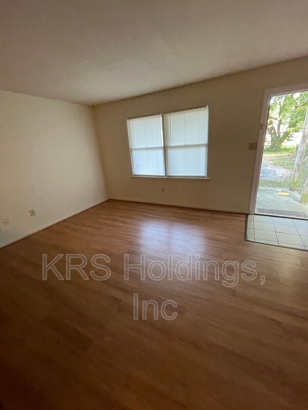 Building Photo - 2548 Cedarwood Dr