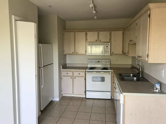 Building Photo - 1655 The Greens Way