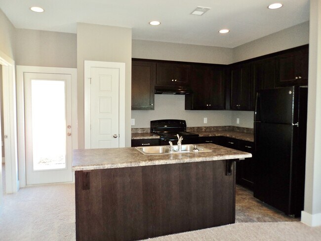 Building Photo - 828 Kent Dr