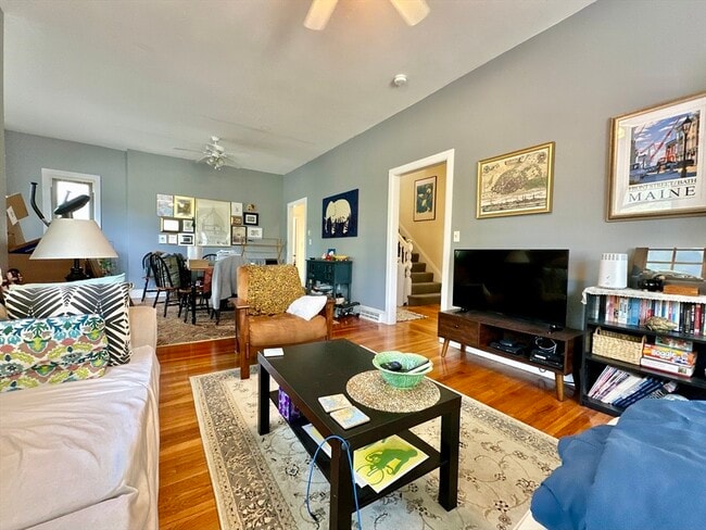 Building Photo - 512 Centre St