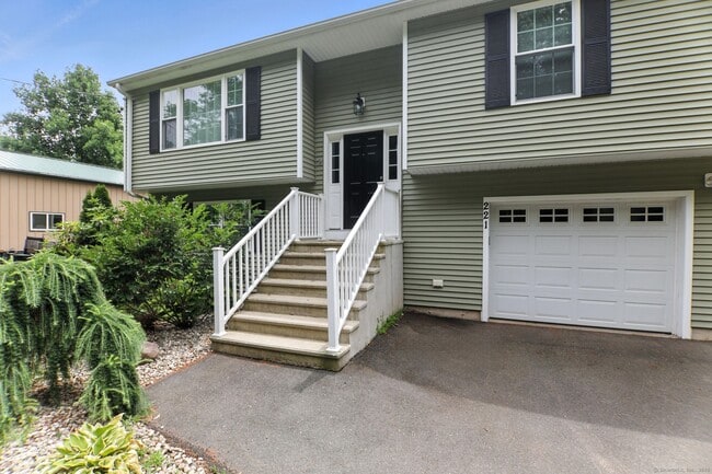 Building Photo - 221 Griffin Rd