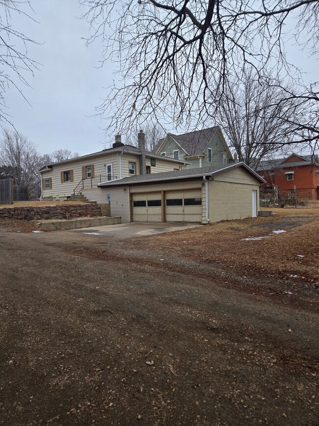 Foto del edificio - 2 bedroom 2 bath 2 stall garage