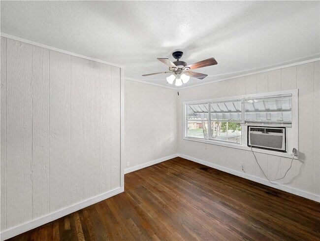 Foto del edificio - 208 E Graham St