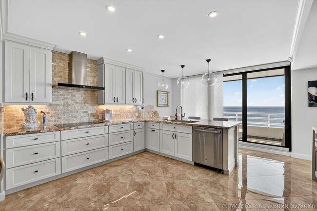 Building Photo - 1500 S Ocean Blvd
