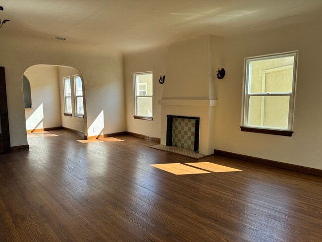 Building Photo - 458 N Genesee Ave