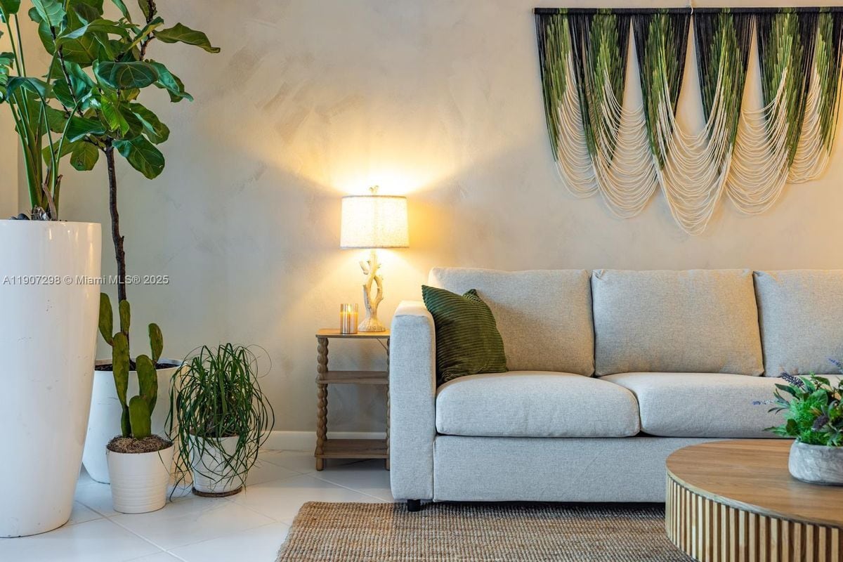 Building Photo - 2301 Collins Ave