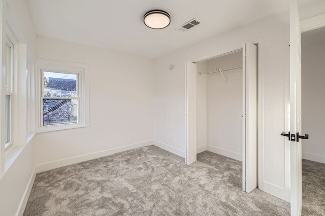 Foto del edificio - 2 bed/1 bath updated duplex