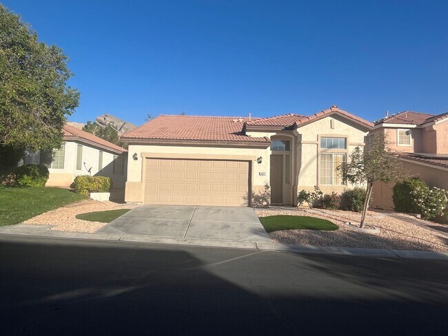 Foto del edificio - single story, 3 bed, 2 bath, 2 car garage in gated community in Summerlin