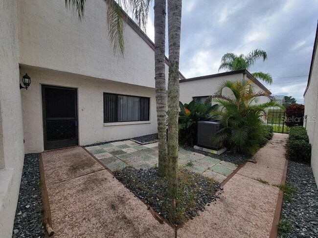 Building Photo - 4602 Somerset Pl