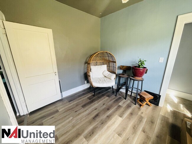 Foto del edificio - Five bedroom, Two and a half bath home for rent