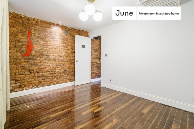 Foto del edificio - Room in Shared 5 bed/1.5 bath home