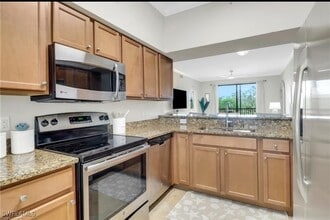 Building Photo - 9735 Acqua Ct