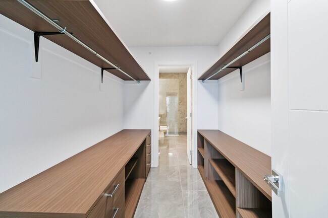 Photo du bâtiment - 1414 Main St