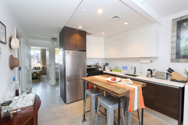 Foto del edificio - 834 Sterling Pl
